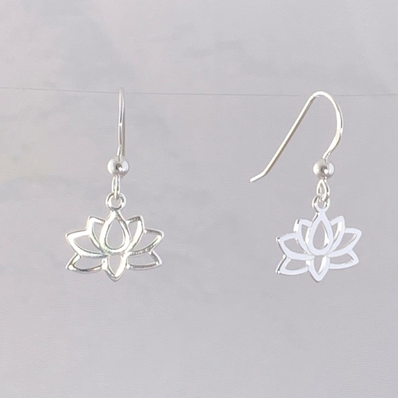 925 Silver Lotus Necklace & Earring Set NEW - Picture 3 of 5